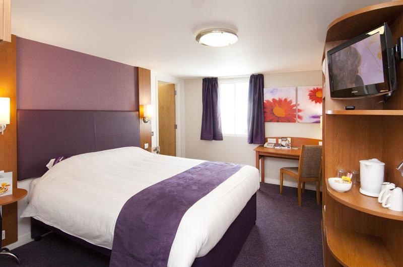 Premier Inn Wrexham North Exterior foto